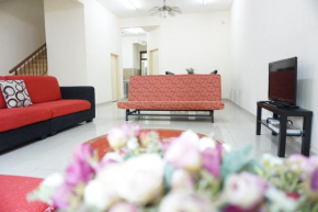 Гостиница Warisan Indah Homestay KLIA 1  Сепанг